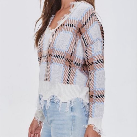 NWT Forever 21 distressed but warm and super soft winter sweater. Size M - Picture 2 of 4